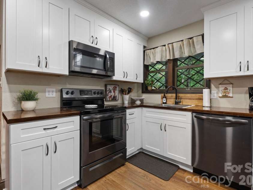 1754 Lake Tahoma Road, Marion, NC 28752.  MLS# CAR4411166, YatesRealty ID 43955. 
