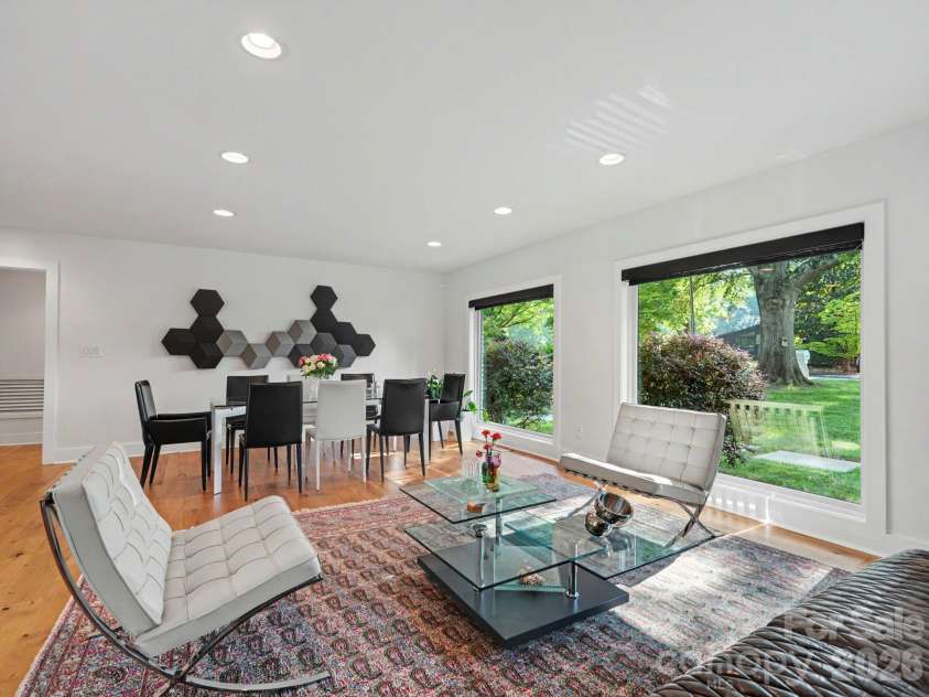 811 Lansdowne Road, Charlotte, NC 28270.  MLS# CAR4412881, YatesRealty ID 43958. Flexible layout for entertaining.