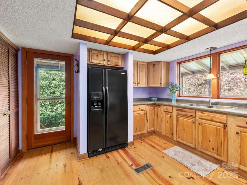 70 Fox Run, Hot Springs, NC 28743.  MLS# CAR4244597, YatesRealty ID 4396. 