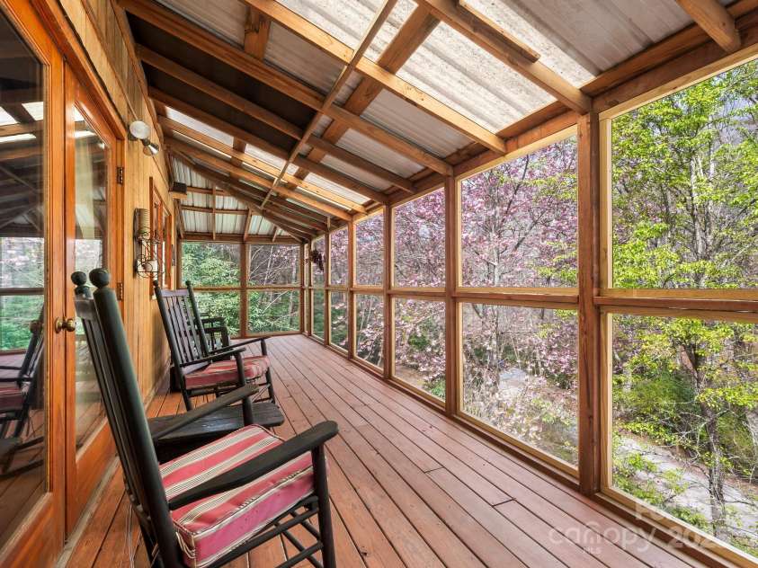 70 Fox Run, Hot Springs, NC 28743.  MLS# CAR4244597, YatesRealty ID 4396. 
