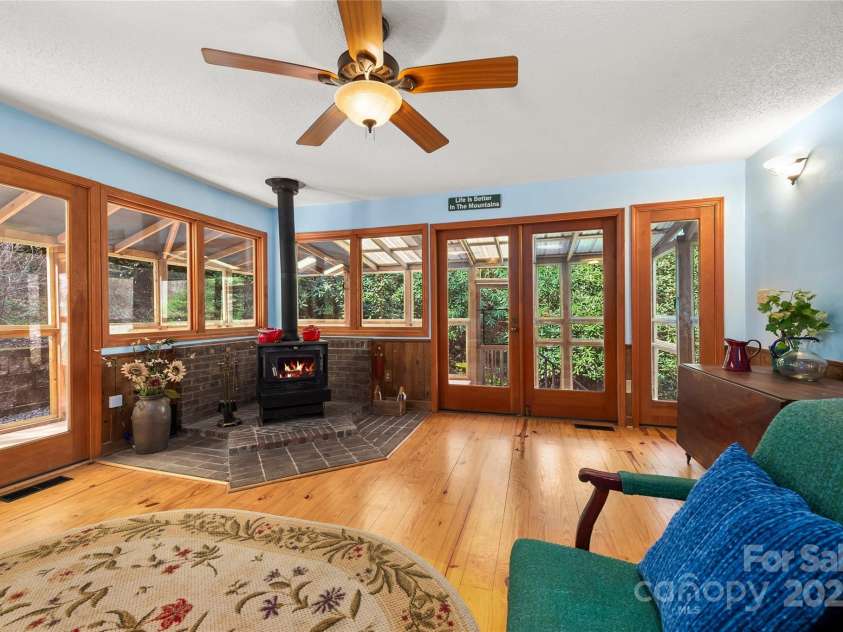70 Fox Run, Hot Springs, NC 28743.  MLS# CAR4244597, YatesRealty ID 4396. Keep nice and warm with a wood stove! 