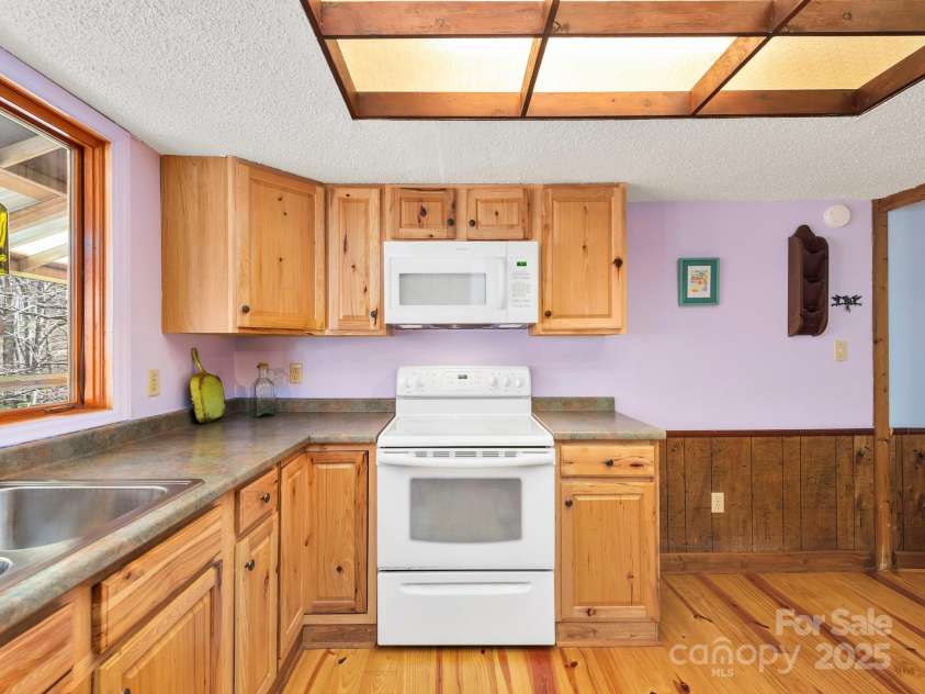 70 Fox Run, Hot Springs, NC 28743.  MLS# CAR4244597, YatesRealty ID 4396. Wood cabinetry 