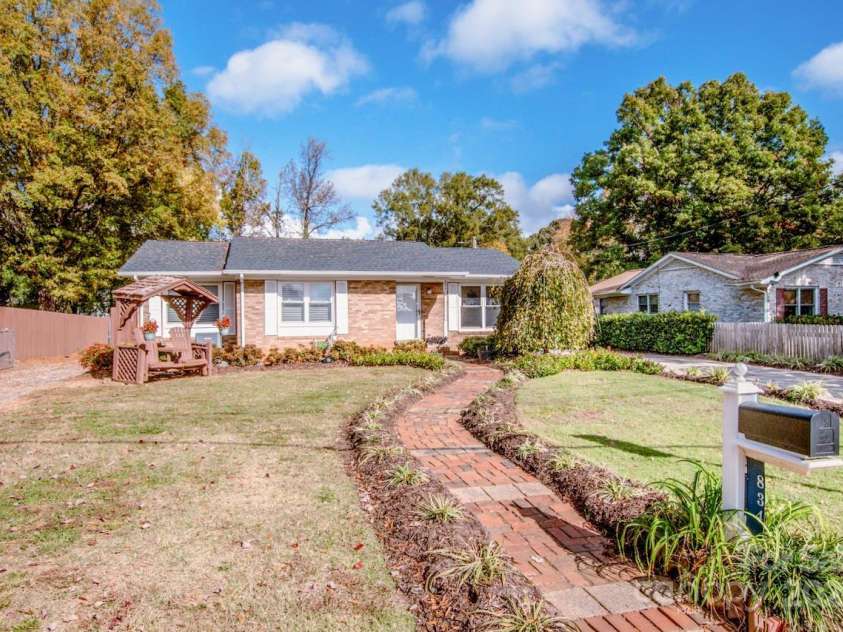 834 Brookwood Drive, Mooresville, NC 28115.  MLS# CAR4196013, YatesRealty ID 4396. 