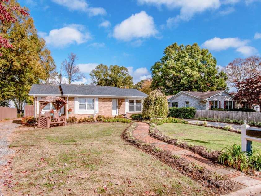 834 Brookwood Drive, Mooresville, NC 28115.  MLS# CAR4196013, YatesRealty ID 4396. 