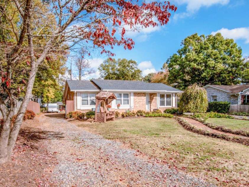 834 Brookwood Drive, Mooresville, NC 28115.  MLS# CAR4196013, YatesRealty ID 4396. 