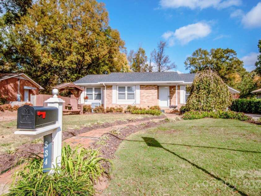 834 Brookwood Drive, Mooresville, NC 28115.  MLS# CAR4196013, YatesRealty ID 4396. 