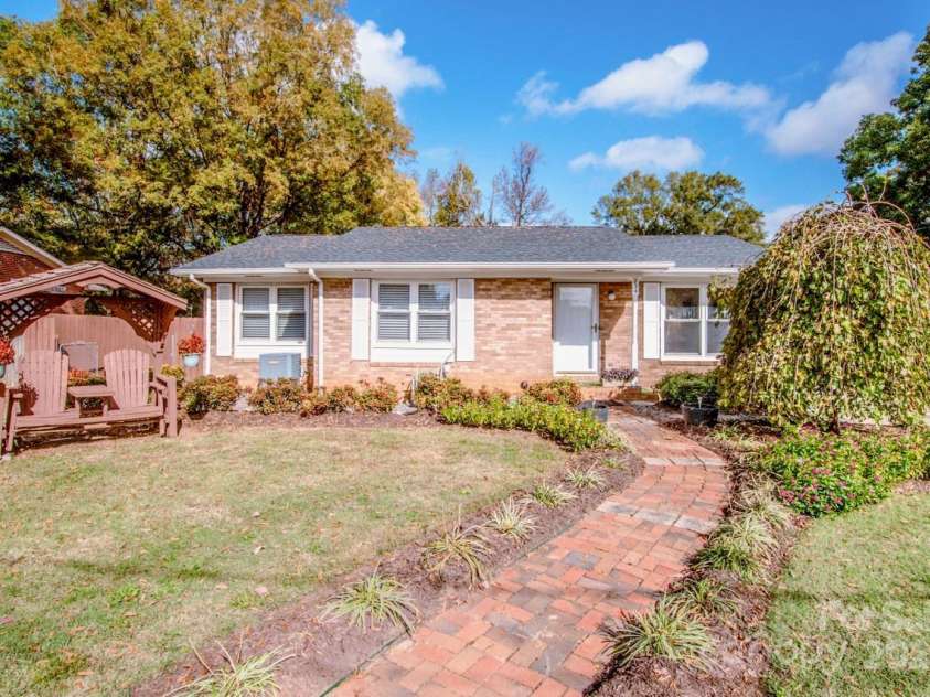 834 Brookwood Drive, Mooresville, NC 28115.  MLS# CAR4196013, YatesRealty ID 4396. 