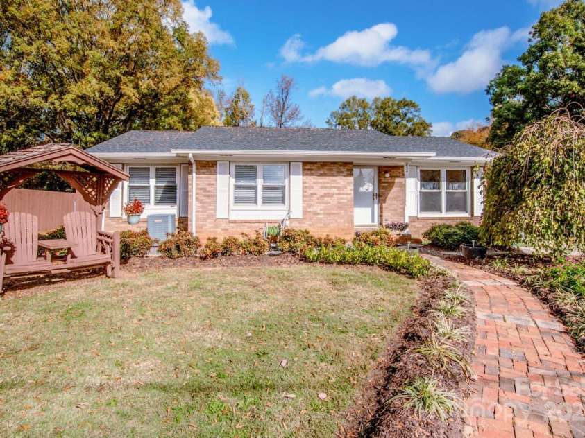834 Brookwood Drive, Mooresville, NC 28115.  MLS# CAR4196013, YatesRealty ID 4396. 