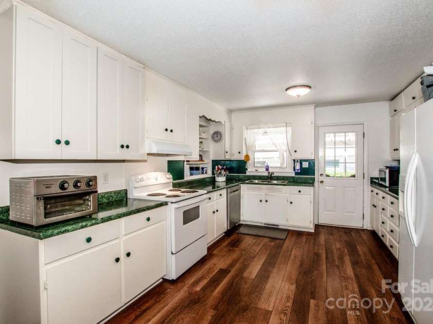 834 Brookwood Drive, Mooresville, NC 28115.  MLS# CAR4196013, YatesRealty ID 4396. 