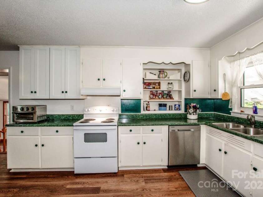 834 Brookwood Drive, Mooresville, NC 28115.  MLS# CAR4196013, YatesRealty ID 4396. 