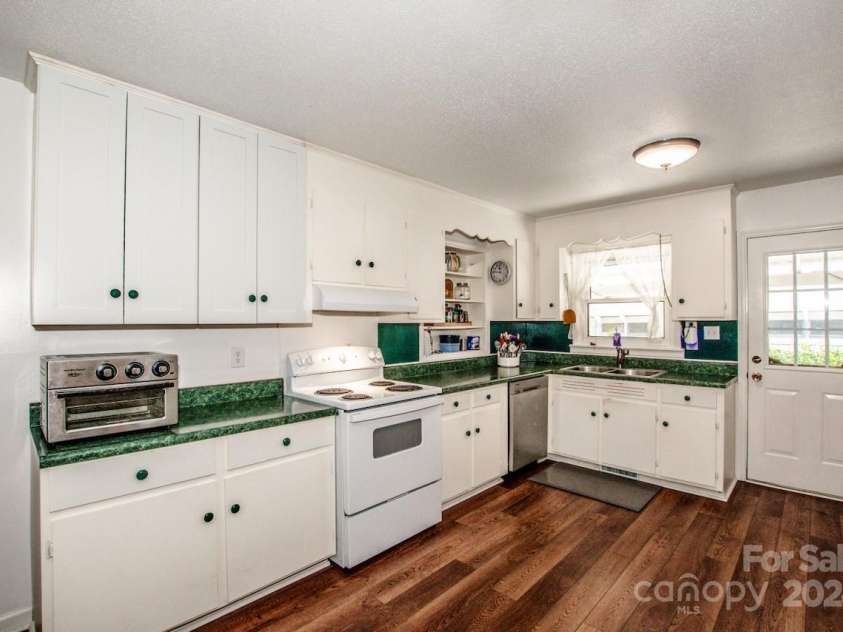 834 Brookwood Drive, Mooresville, NC 28115.  MLS# CAR4196013, YatesRealty ID 4396. 
