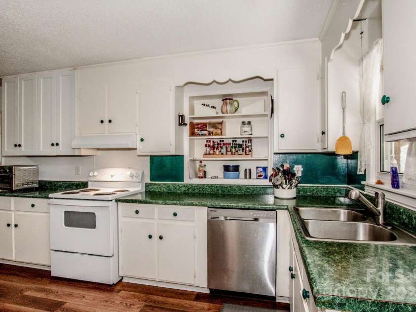 834 Brookwood Drive, Mooresville, NC 28115.  MLS# CAR4196013, YatesRealty ID 4396. 