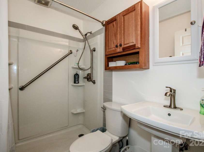 834 Brookwood Drive, Mooresville, NC 28115.  MLS# CAR4196013, YatesRealty ID 4396. 
