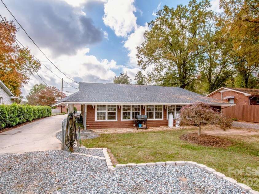 834 Brookwood Drive, Mooresville, NC 28115.  MLS# CAR4196013, YatesRealty ID 4396. 