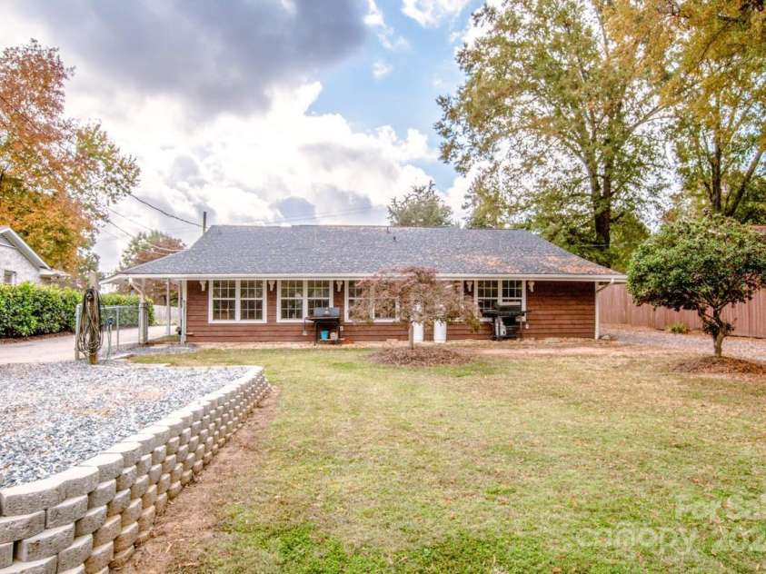 834 Brookwood Drive, Mooresville, NC 28115.  MLS# CAR4196013, YatesRealty ID 4396. 