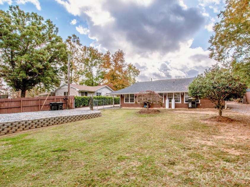 834 Brookwood Drive, Mooresville, NC 28115.  MLS# CAR4196013, YatesRealty ID 4396. 