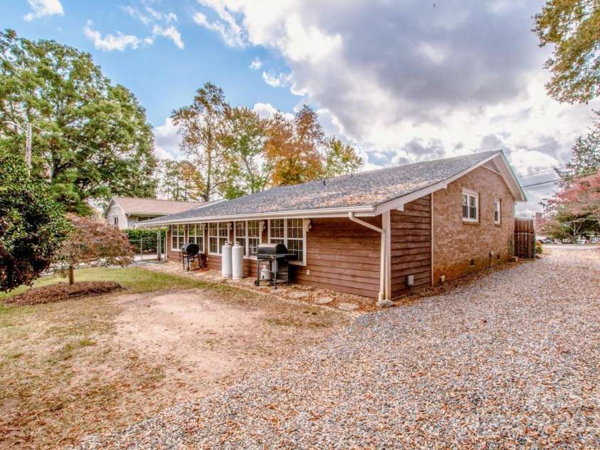 834 Brookwood Drive, Mooresville, NC 28115.  MLS# CAR4196013, YatesRealty ID 4396. 