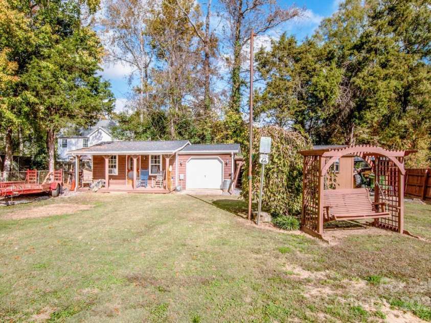 834 Brookwood Drive, Mooresville, NC 28115.  MLS# CAR4196013, YatesRealty ID 4396. 
