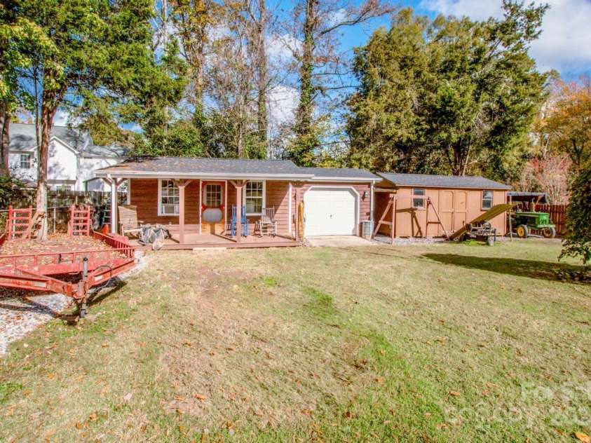 834 Brookwood Drive, Mooresville, NC 28115.  MLS# CAR4196013, YatesRealty ID 4396. 