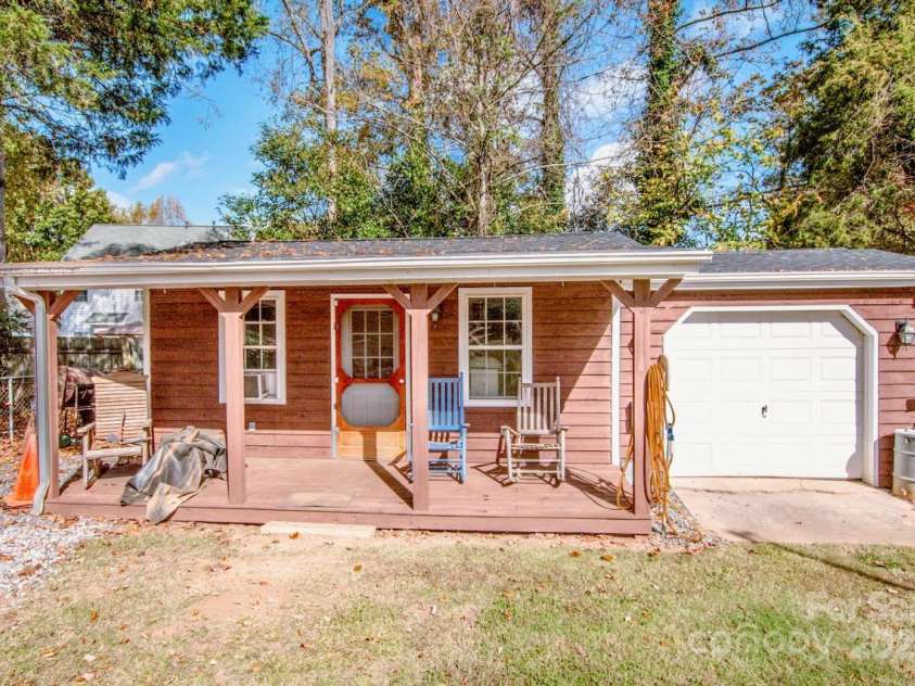 834 Brookwood Drive, Mooresville, NC 28115.  MLS# CAR4196013, YatesRealty ID 4396. 