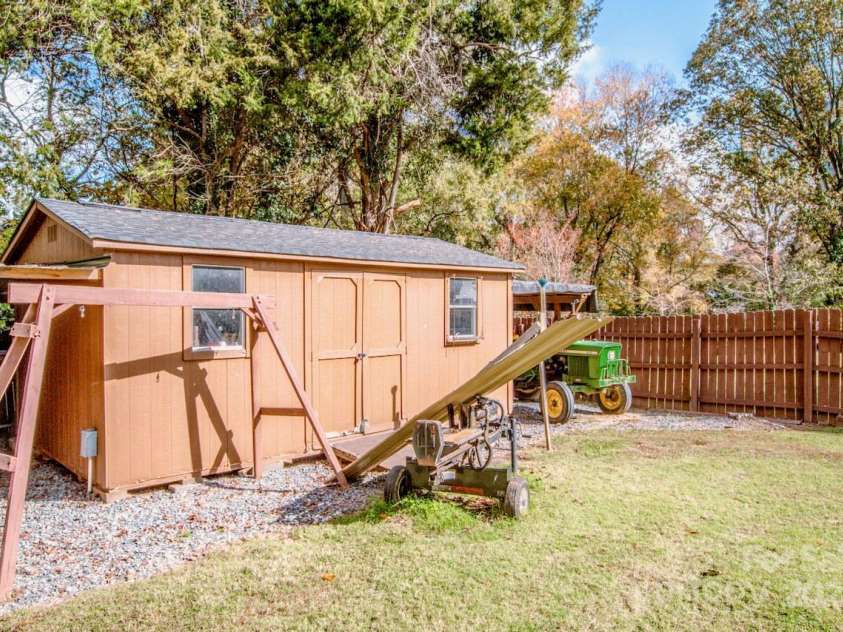 834 Brookwood Drive, Mooresville, NC 28115.  MLS# CAR4196013, YatesRealty ID 4396. 
