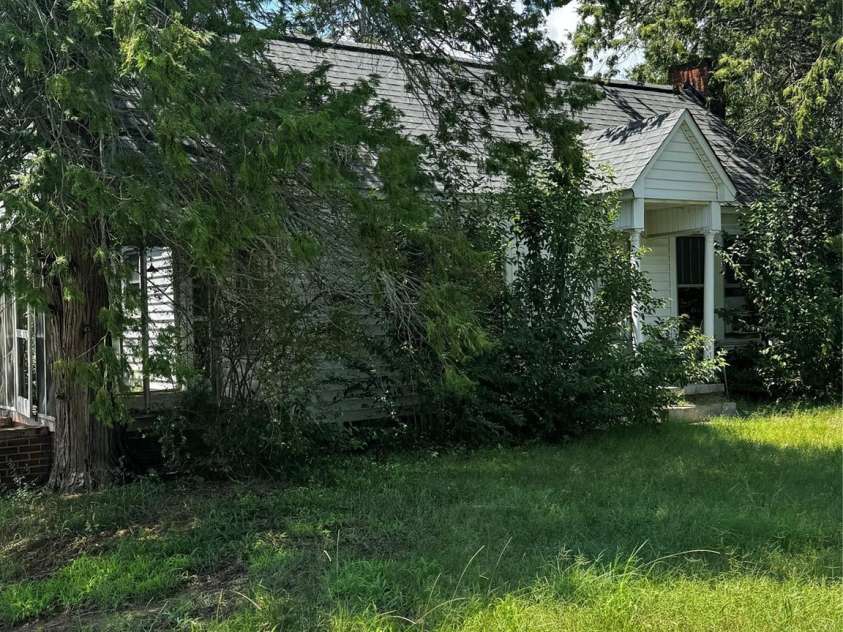 2811 Main Street, Kannapolis, NC 28081.  MLS# CAR4414203, YatesRealty ID 43960. Front of home