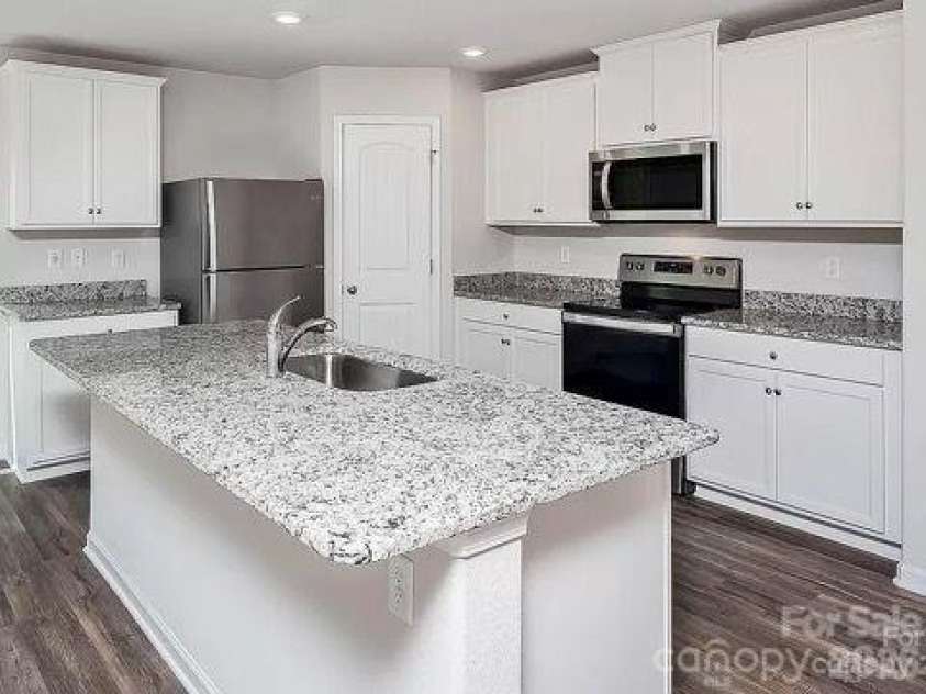 1737 Nia Road, Charlotte, NC 28215.  MLS# CAR4403683, YatesRealty ID 43963. 