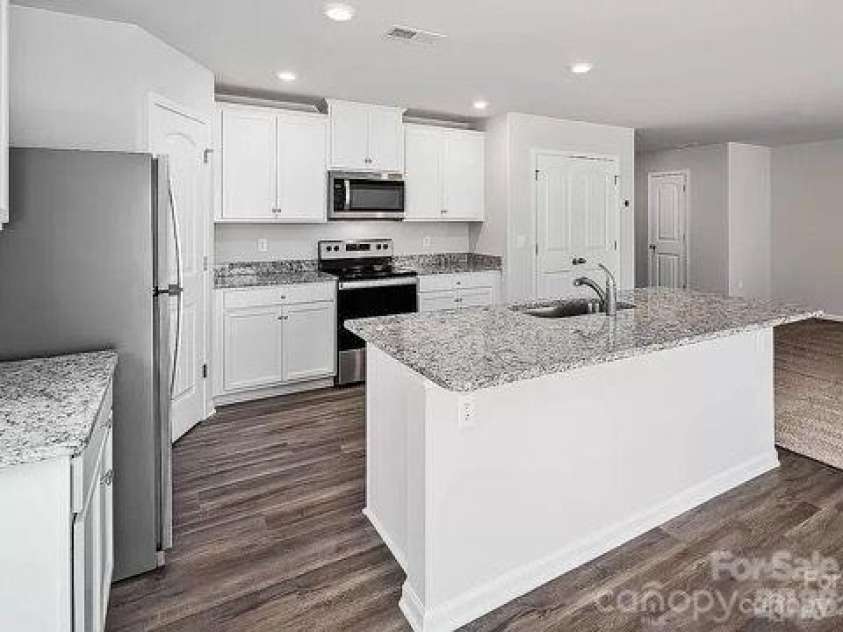 1737 Nia Road, Charlotte, NC 28215.  MLS# CAR4403683, YatesRealty ID 43963. 