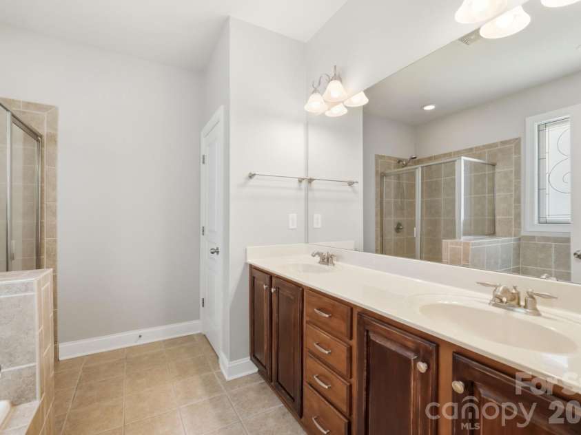 3016 Connells Point Avenue, Waxhaw, NC 28173.  MLS# CAR4413971, YatesRealty ID 43964. Double vanity