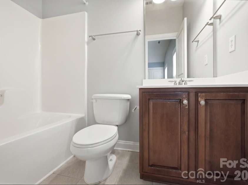 3016 Connells Point Avenue, Waxhaw, NC 28173.  MLS# CAR4413971, YatesRealty ID 43964. Full bathroom