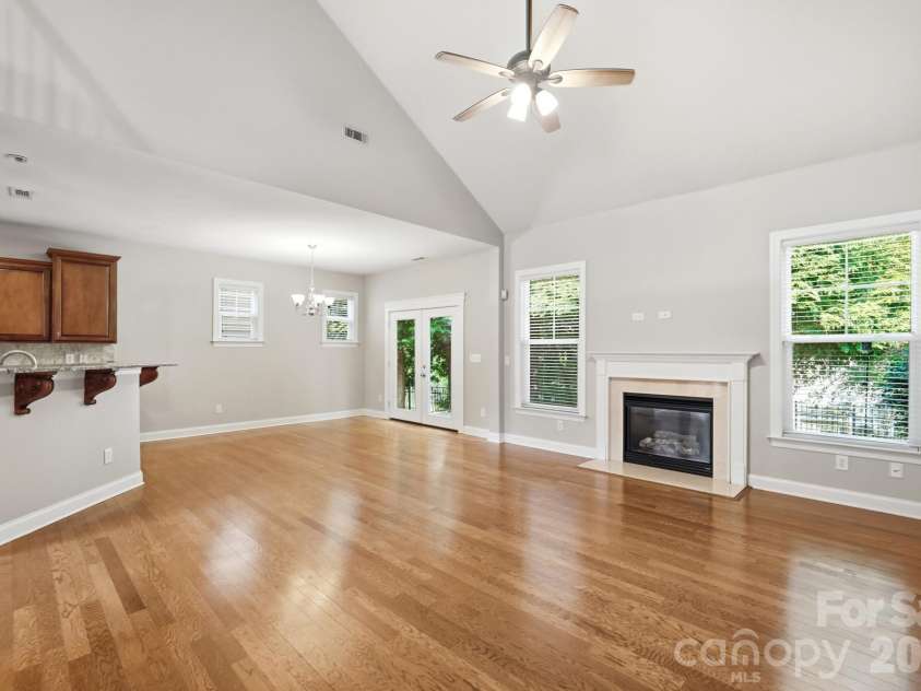 3016 Connells Point Avenue, Waxhaw, NC 28173.  MLS# CAR4413971, YatesRealty ID 43964. Great room opens into kitchen and breakfast area