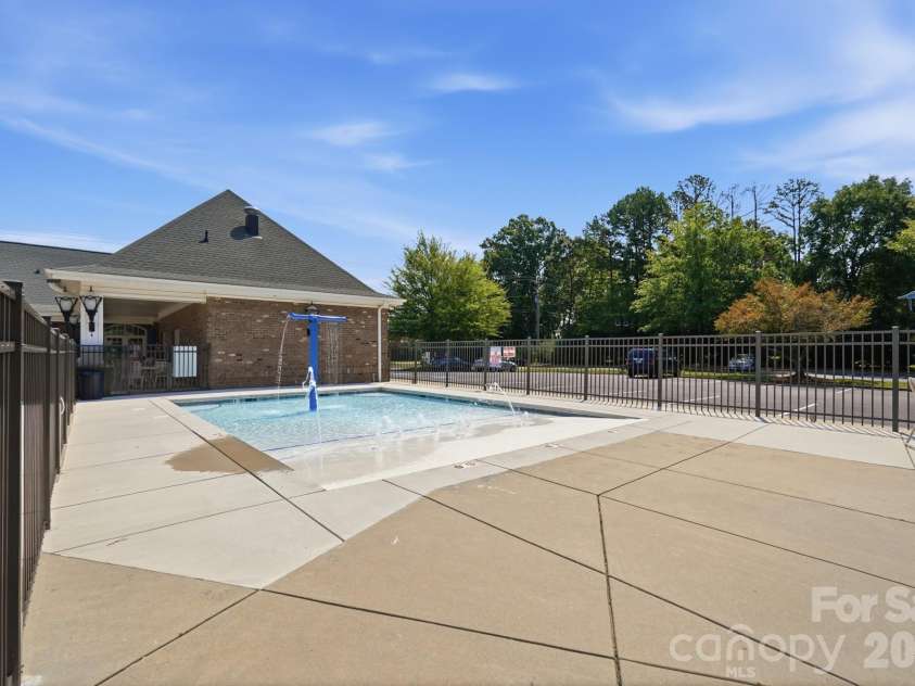 3016 Connells Point Avenue, Waxhaw, NC 28173.  MLS# CAR4413971, YatesRealty ID 43964. Kiddie Pool area