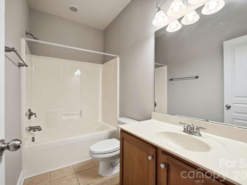 3016 Connells Point Avenue, Waxhaw, NC 28173.  MLS# CAR4413971, YatesRealty ID 43964. Second upstairs full bathroom