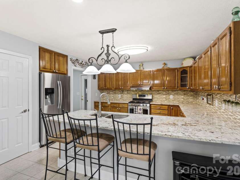 231 Kimberly Ann Drive, Hendersonville, NC 28792.  MLS# CAR4413448, YatesRealty ID 43965. 