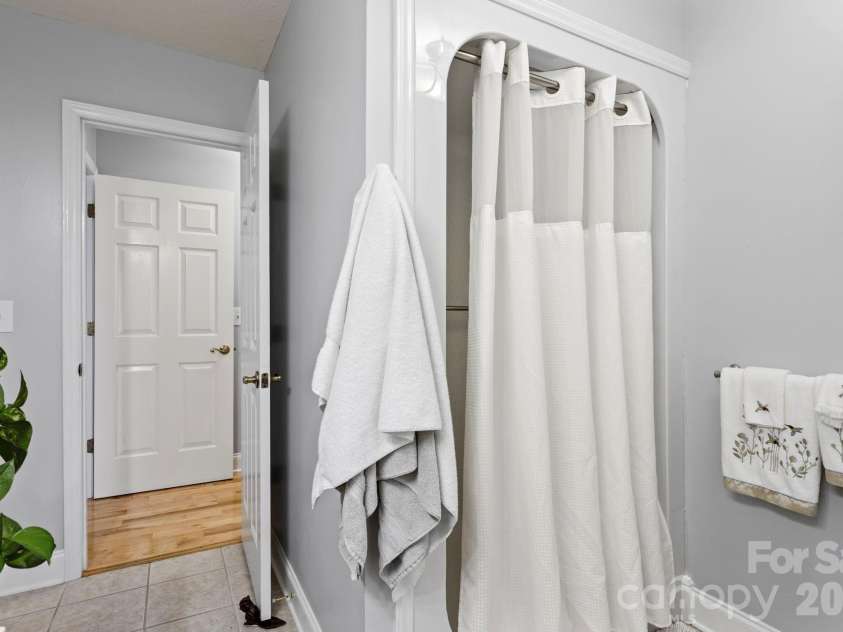 231 Kimberly Ann Drive, Hendersonville, NC 28792.  MLS# CAR4413448, YatesRealty ID 43965. 