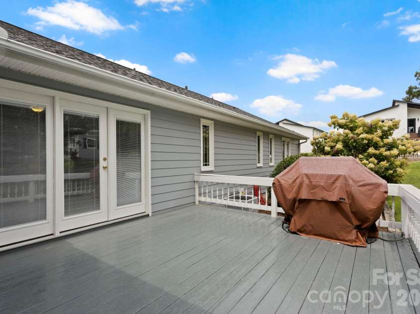 231 Kimberly Ann Drive, Hendersonville, NC 28792.  MLS# CAR4413448, YatesRealty ID 43965. 