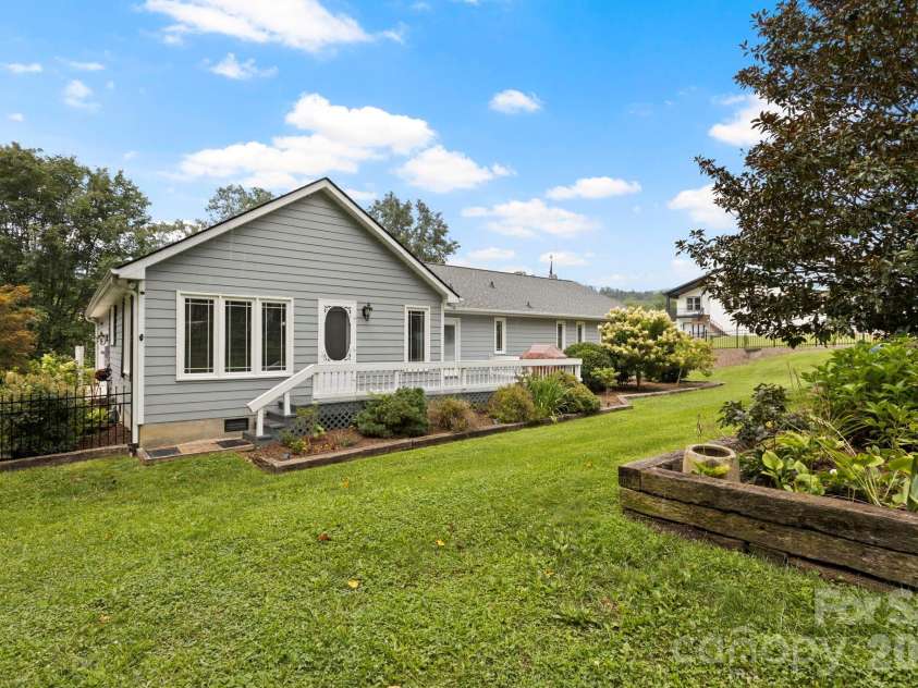 231 Kimberly Ann Drive, Hendersonville, NC 28792.  MLS# CAR4413448, YatesRealty ID 43965. 