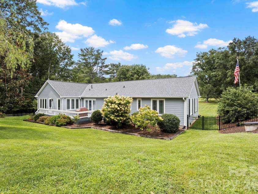 231 Kimberly Ann Drive, Hendersonville, NC 28792.  MLS# CAR4413448, YatesRealty ID 43965. 
