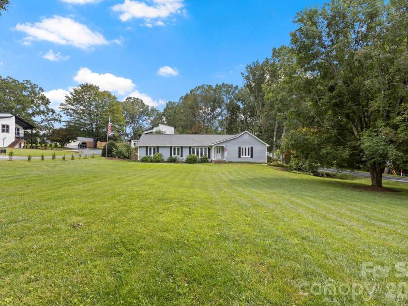 231 Kimberly Ann Drive, Hendersonville, NC 28792.  MLS# CAR4413448, YatesRealty ID 43965. 