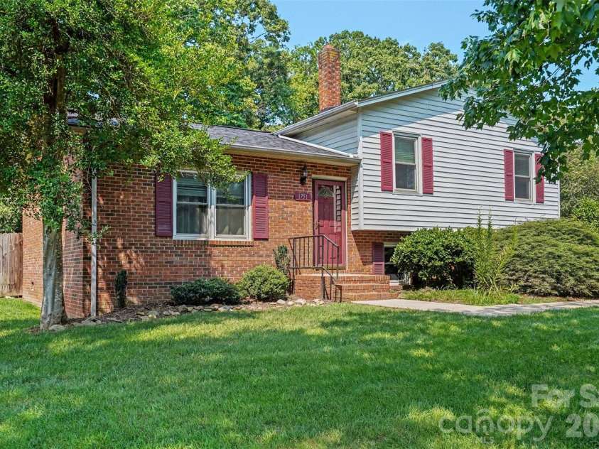 1751 Piney Road, Hickory, NC 28602.  MLS# CAR4413437, YatesRealty ID 43968. 