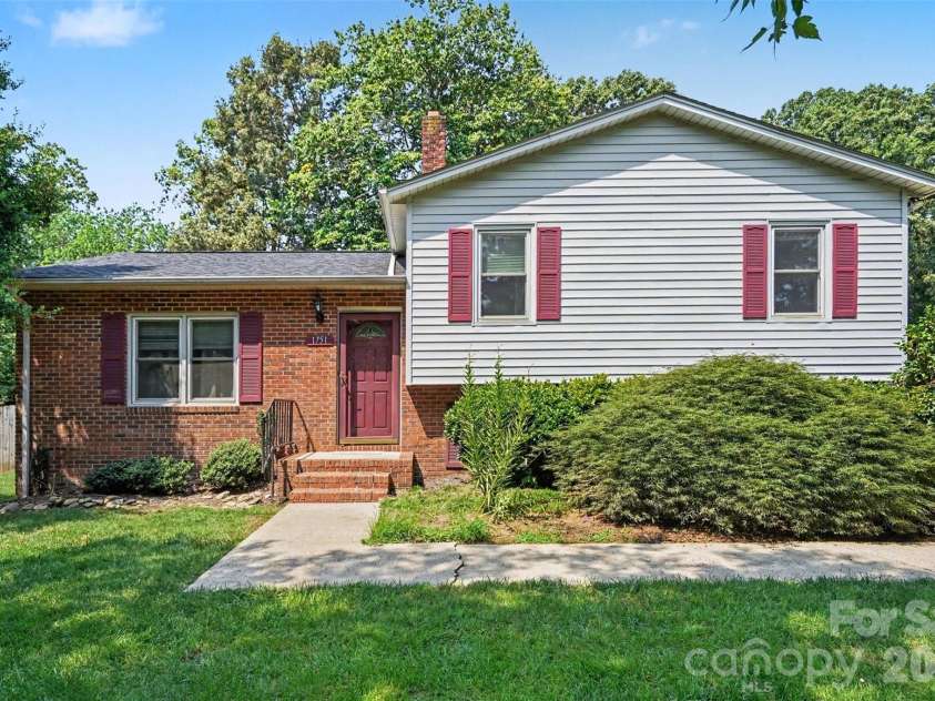 1751 Piney Road, Hickory, NC 28602.  MLS# CAR4413437, YatesRealty ID 43968. 