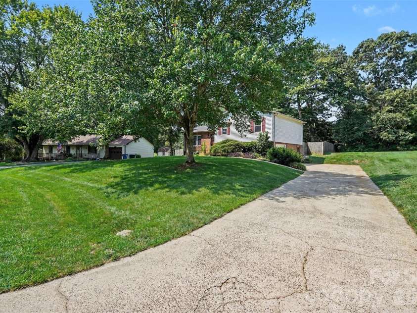 1751 Piney Road, Hickory, NC 28602.  MLS# CAR4413437, YatesRealty ID 43968. 