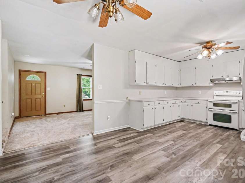 1751 Piney Road, Hickory, NC 28602.  MLS# CAR4413437, YatesRealty ID 43968. 