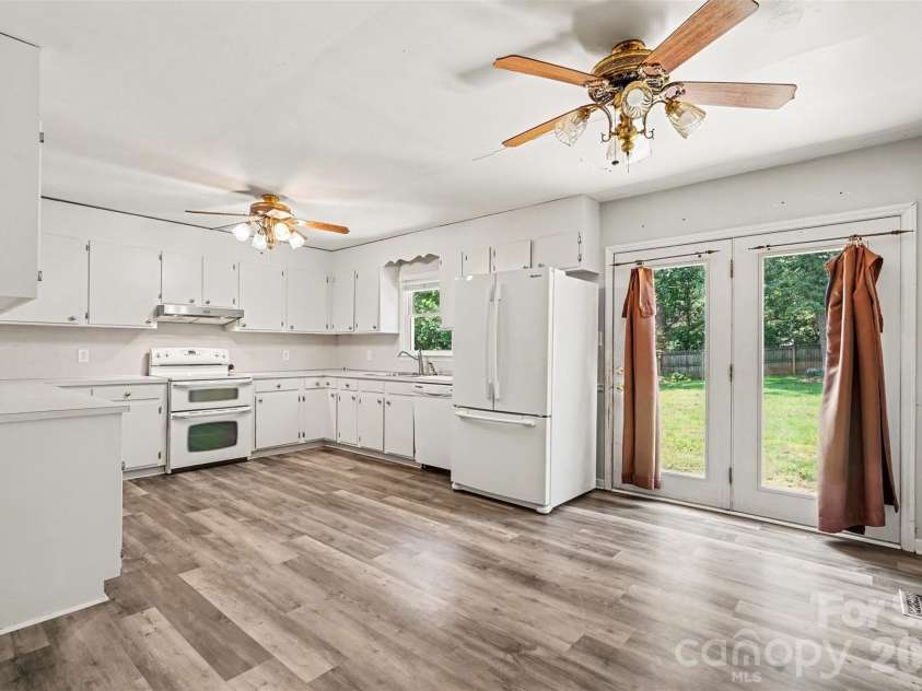 1751 Piney Road, Hickory, NC 28602.  MLS# CAR4413437, YatesRealty ID 43968. 