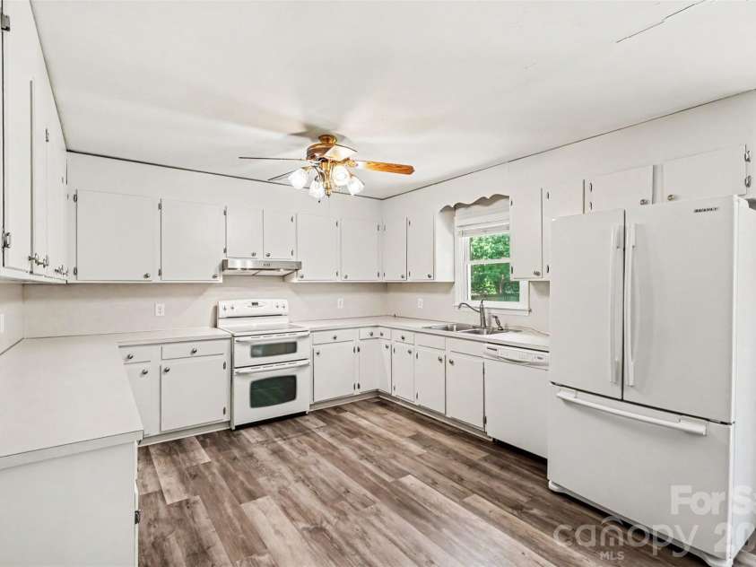 1751 Piney Road, Hickory, NC 28602.  MLS# CAR4413437, YatesRealty ID 43968. 