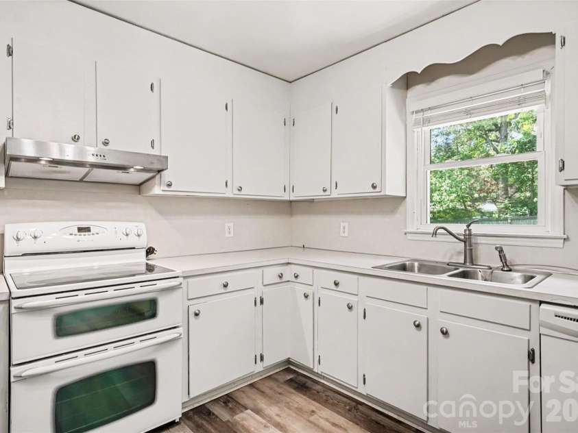1751 Piney Road, Hickory, NC 28602.  MLS# CAR4413437, YatesRealty ID 43968. 