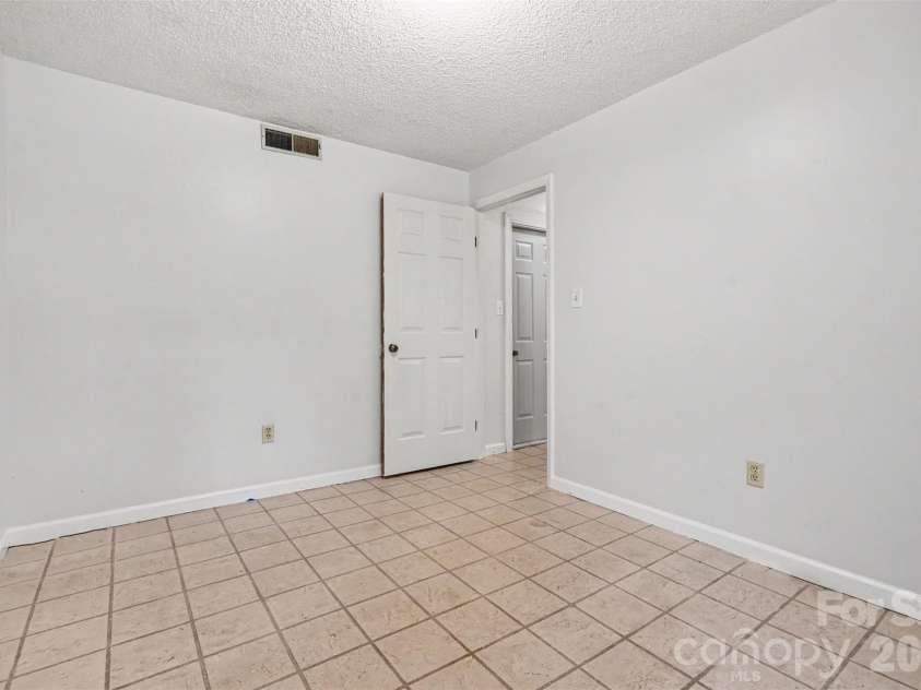 1751 Piney Road, Hickory, NC 28602.  MLS# CAR4413437, YatesRealty ID 43968. 