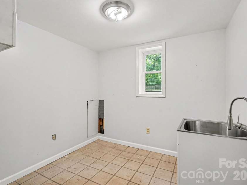 1751 Piney Road, Hickory, NC 28602.  MLS# CAR4413437, YatesRealty ID 43968. 