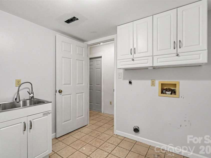 1751 Piney Road, Hickory, NC 28602.  MLS# CAR4413437, YatesRealty ID 43968. 