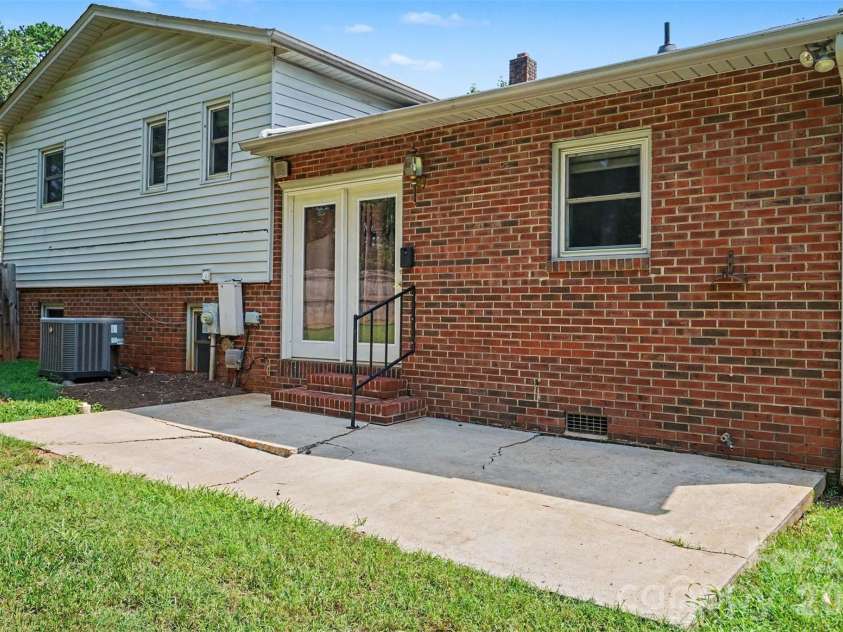 1751 Piney Road, Hickory, NC 28602.  MLS# CAR4413437, YatesRealty ID 43968. 